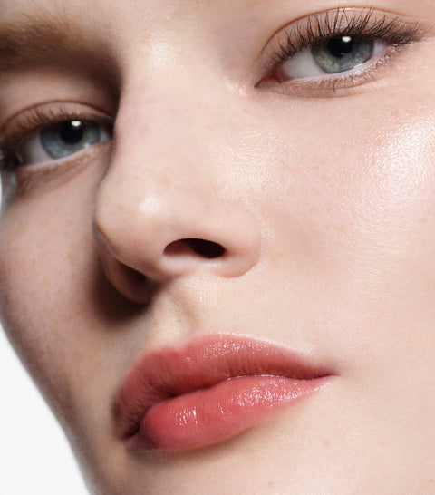 Nourishing Lip Shine lip close-up 2