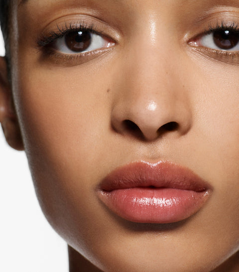 Nourishing Lip Shine lip close-up