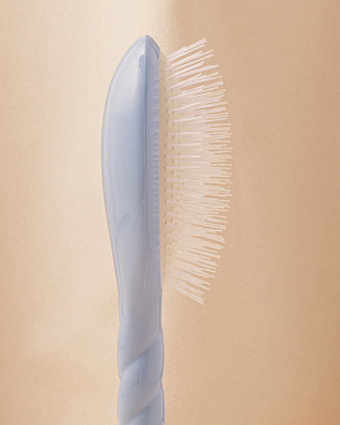 La Bonne Brosse N.07 The Intense Stimulating & Detangling Hair Brush Sky Blue